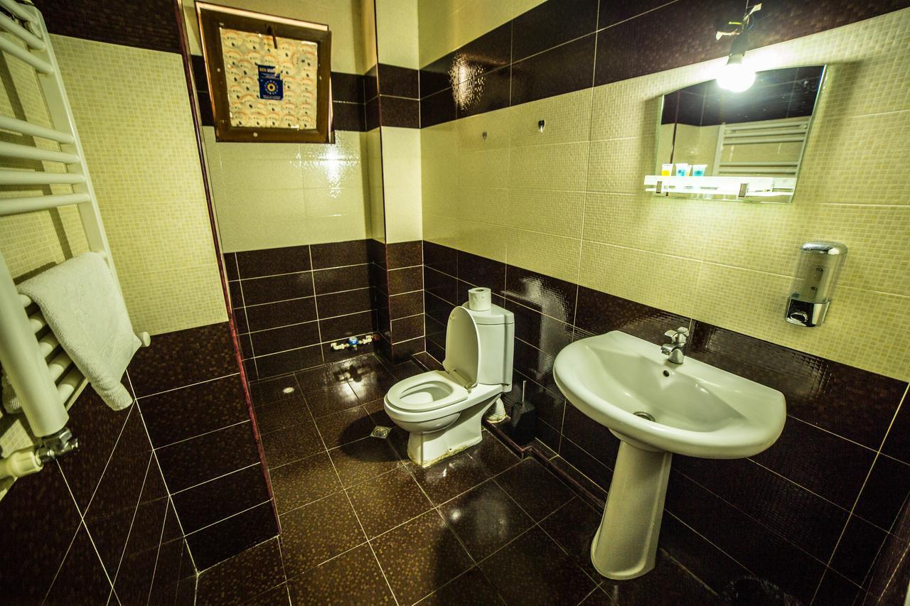 Rostus Hotel Tbilisi Ngoại thất bức ảnh
